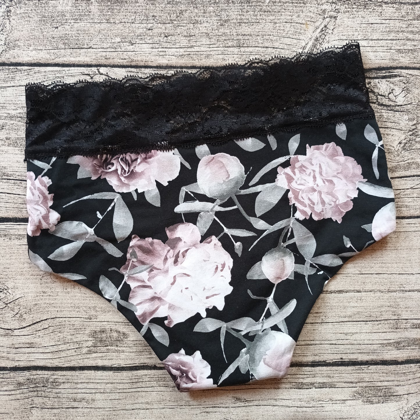 Noenea - Kuukautisalushousut, Basic Lace - Uneksija, musta-roosa TILAUSTUOTE