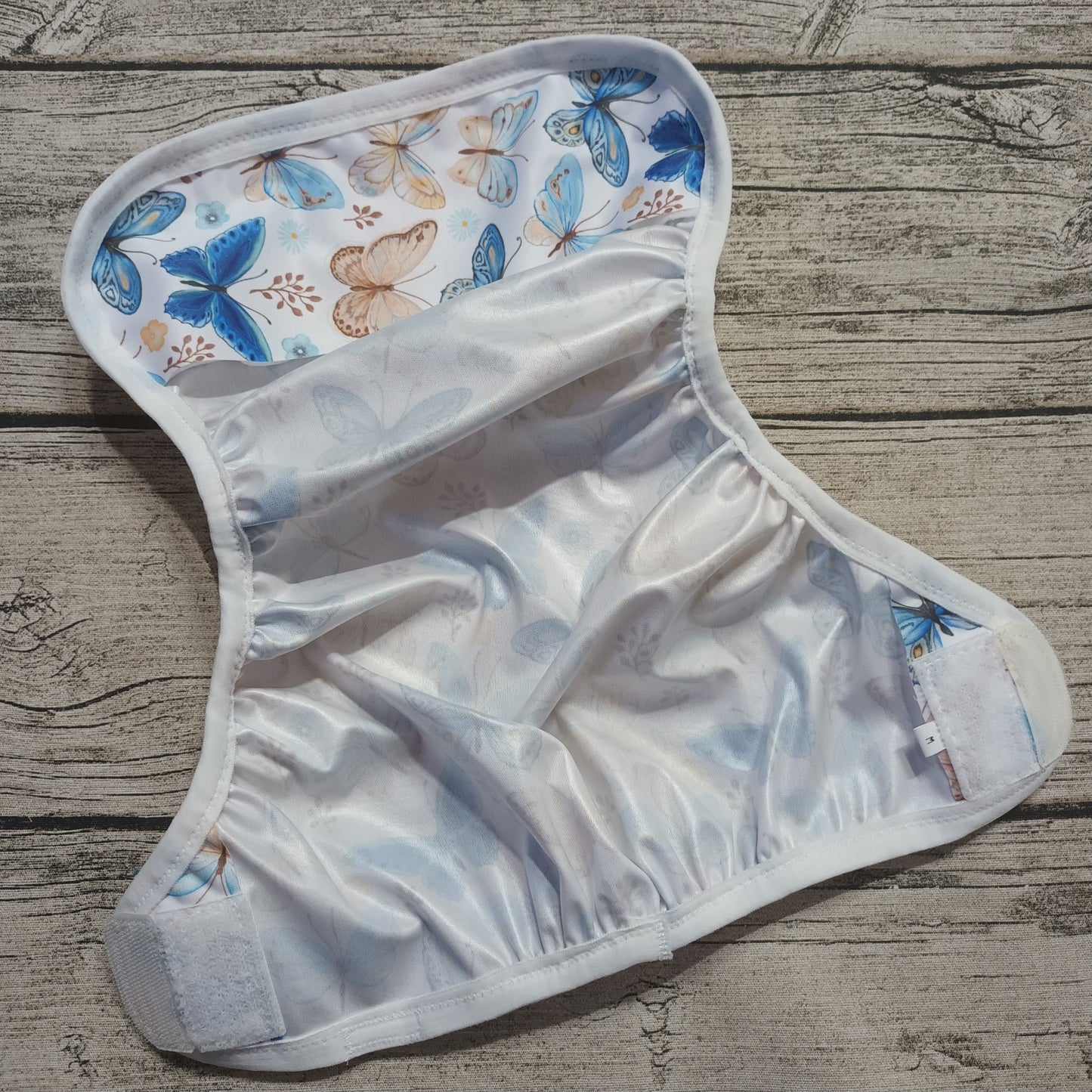 Nalle: Kuori-Nalle (L) Perhoset, valkoinen