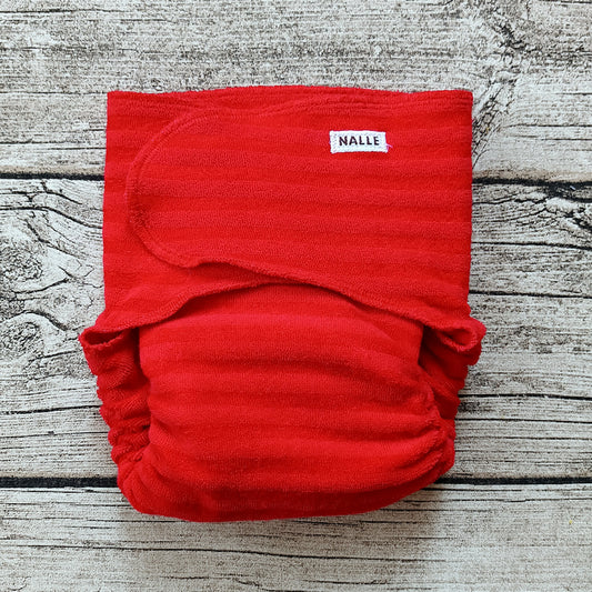 Nalle: Flätti-Nalle (OneSize) Punainen, raidallinen