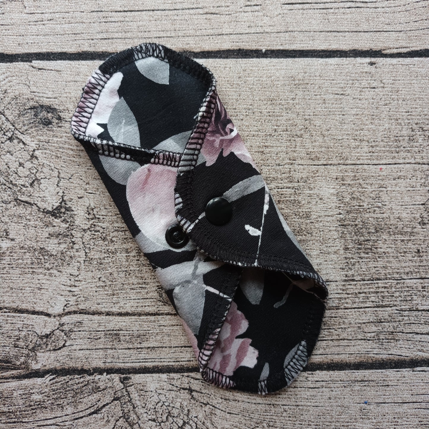 Noenea - Kosteussuluton pikkuhousunsuoja MINI - Uneksija, Musta-roosa