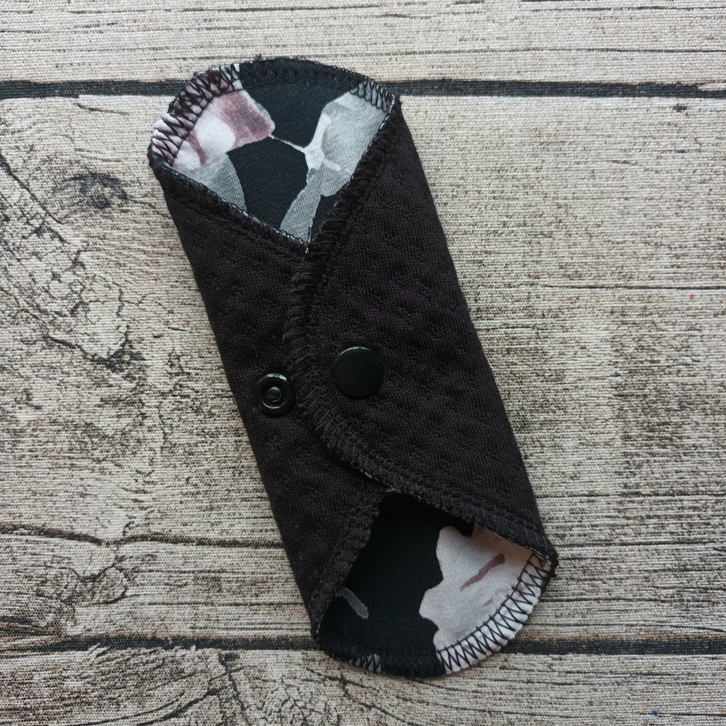 Noenea - Pikkuhousunsuoja - Musta bambu + Uneksija, musta-roosa