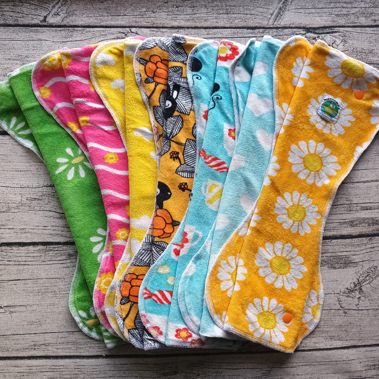 Kirppis: MannaMaa - Perhostaittoimu (M) ja (L)