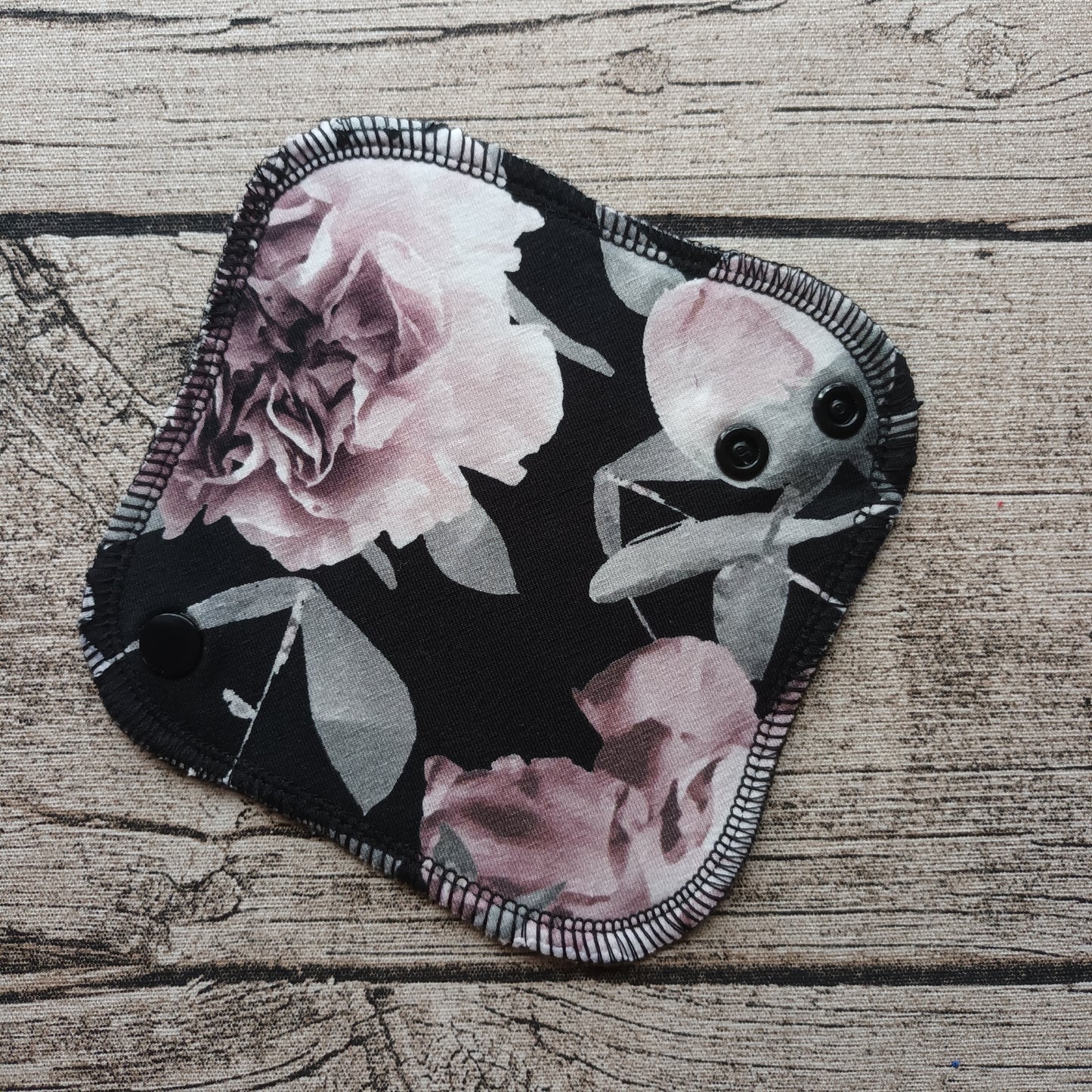 Noenea - Kosteussuluton pikkuhousunsuoja MINI - Uneksija, Musta-roosa